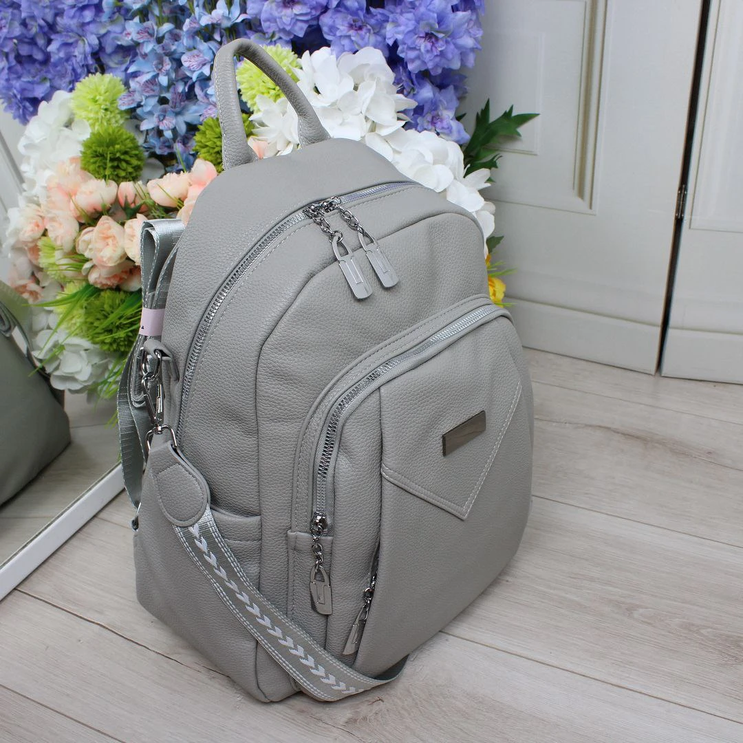 Сіра жіноча сумка-рюкзак А4 трансформер із екошкіри зі срібною фурнітурою