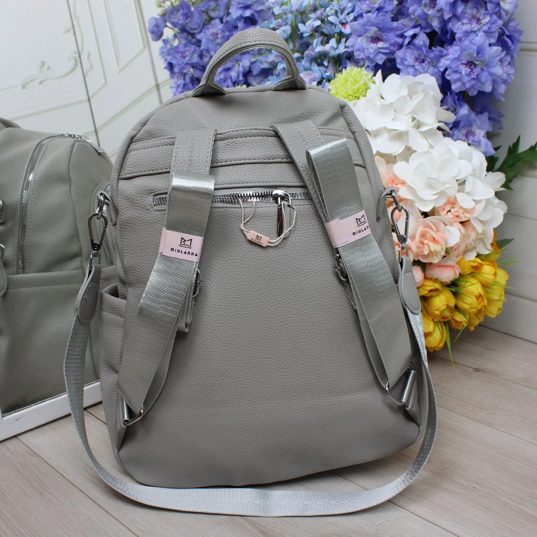 Сіра жіноча сумка-рюкзак А4 трансформер із екошкіри зі срібною фурнітурою