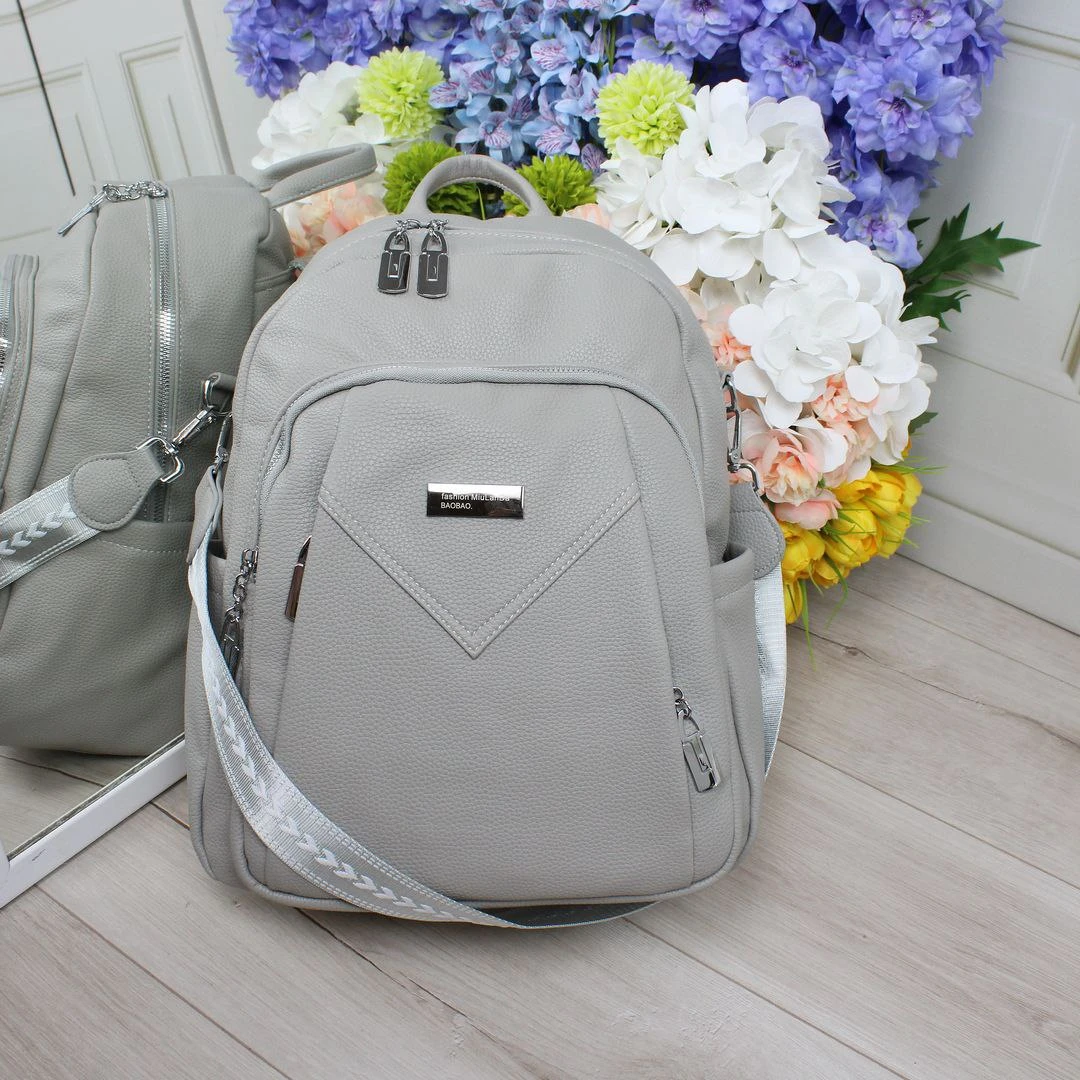 Сіра жіноча сумка-рюкзак А4 трансформер із екошкіри зі срібною фурнітурою