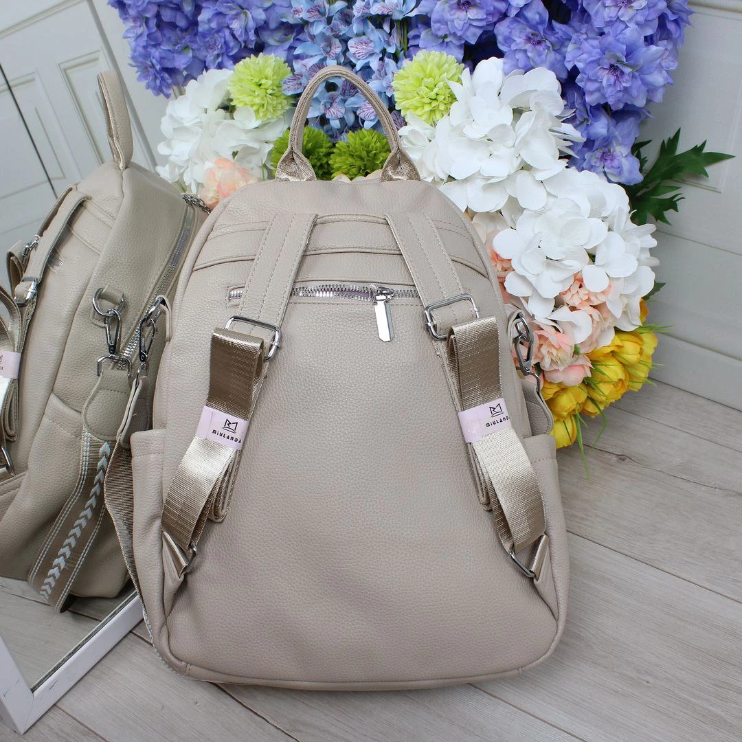 Бежева жіноча сумка-рюкзак А4 2 в 1 із екошкіри зі срібною фурнітурою