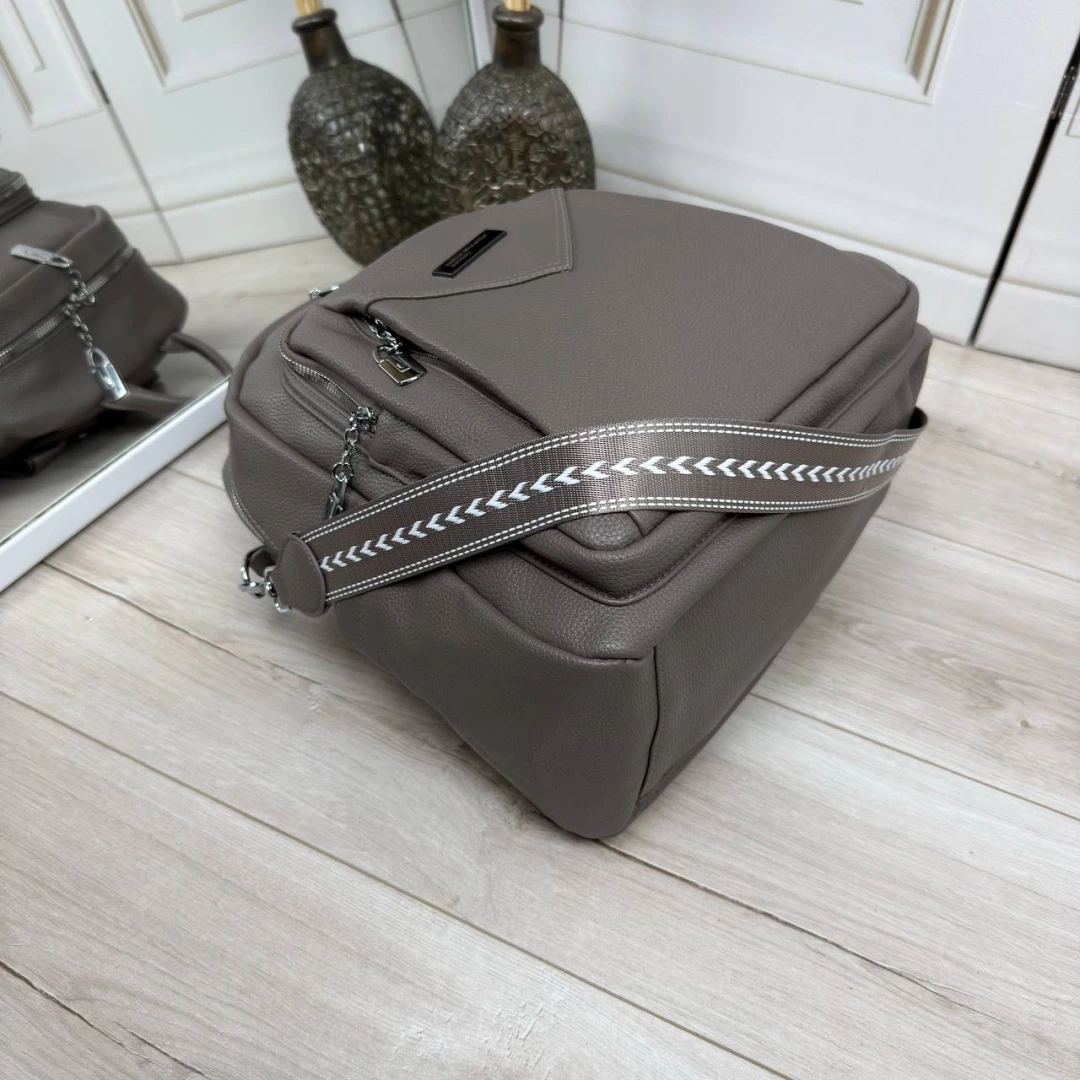 Коричнева жіноча сумка-рюкзак А4 із екошкіри з текстильним ременем