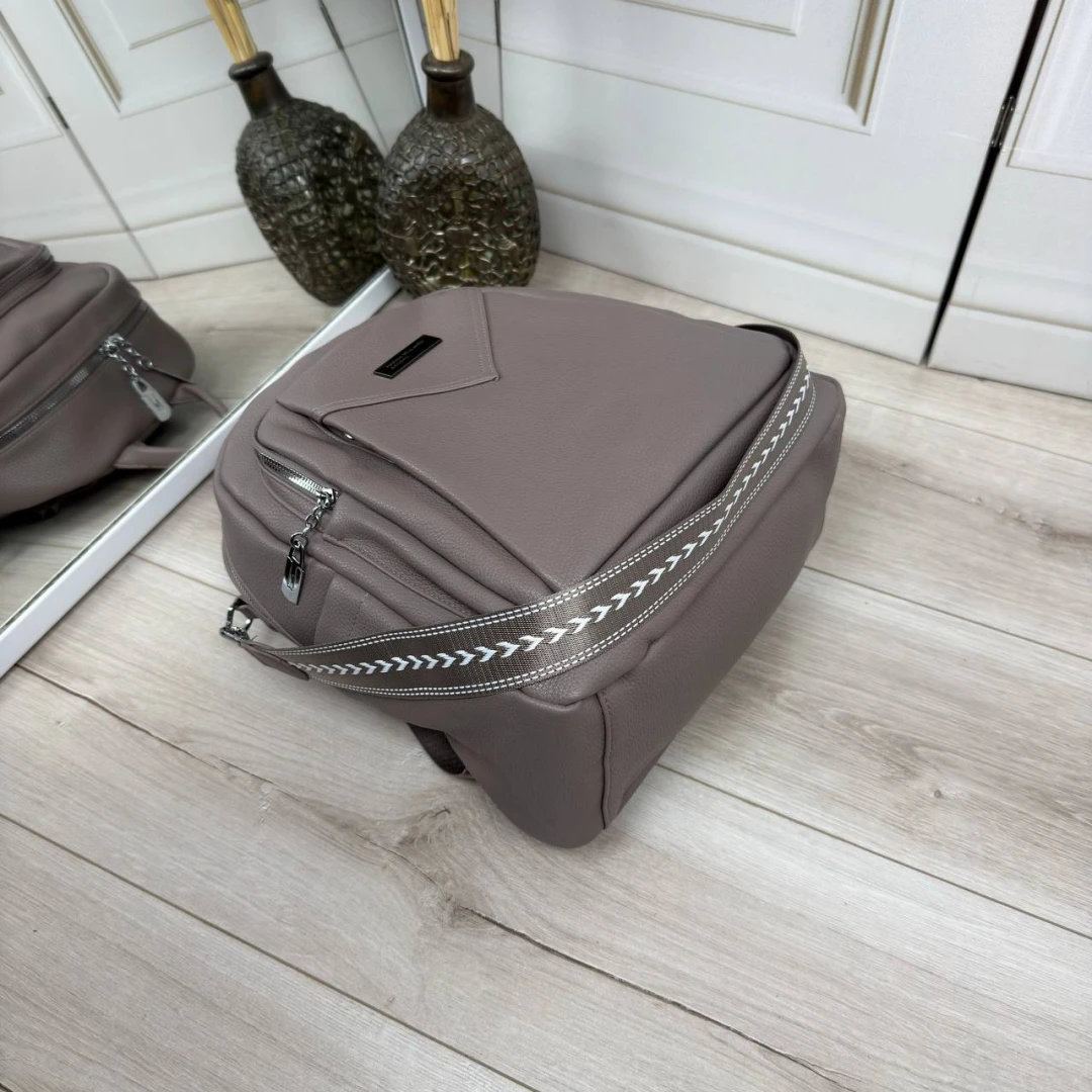 Жіноча сумка-рюкзак А4 кольору пильна троянда із екошкіри