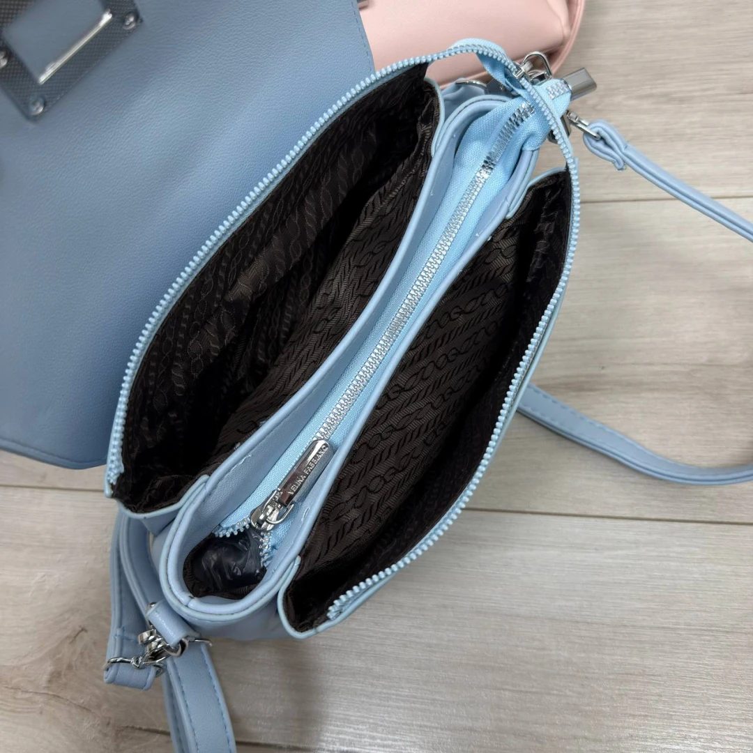 Блакитна жіноча сумка через плече з екошкіри на три окремі відділення