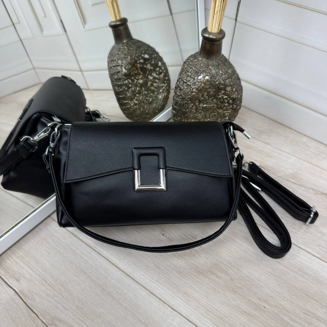 Чорна жіноча сумка через плече з екошкіри на три відділення