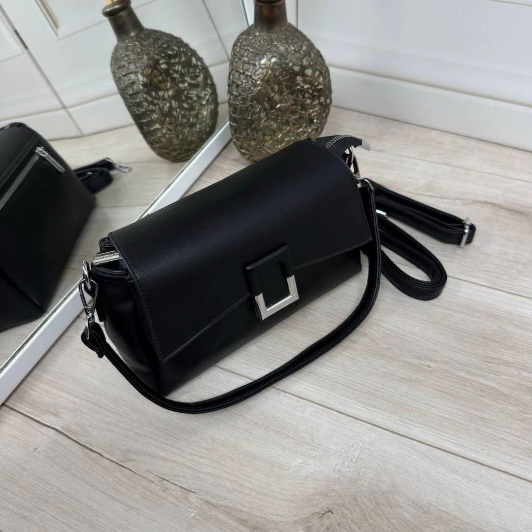 Чорна жіноча сумка через плече з екошкіри на три відділення