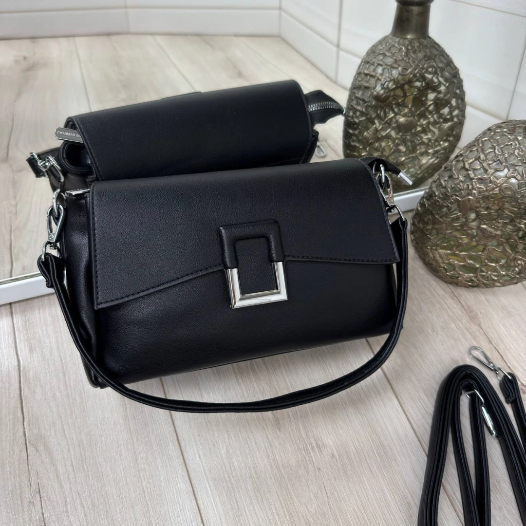 Чорна жіноча сумка через плече з екошкіри на три відділення