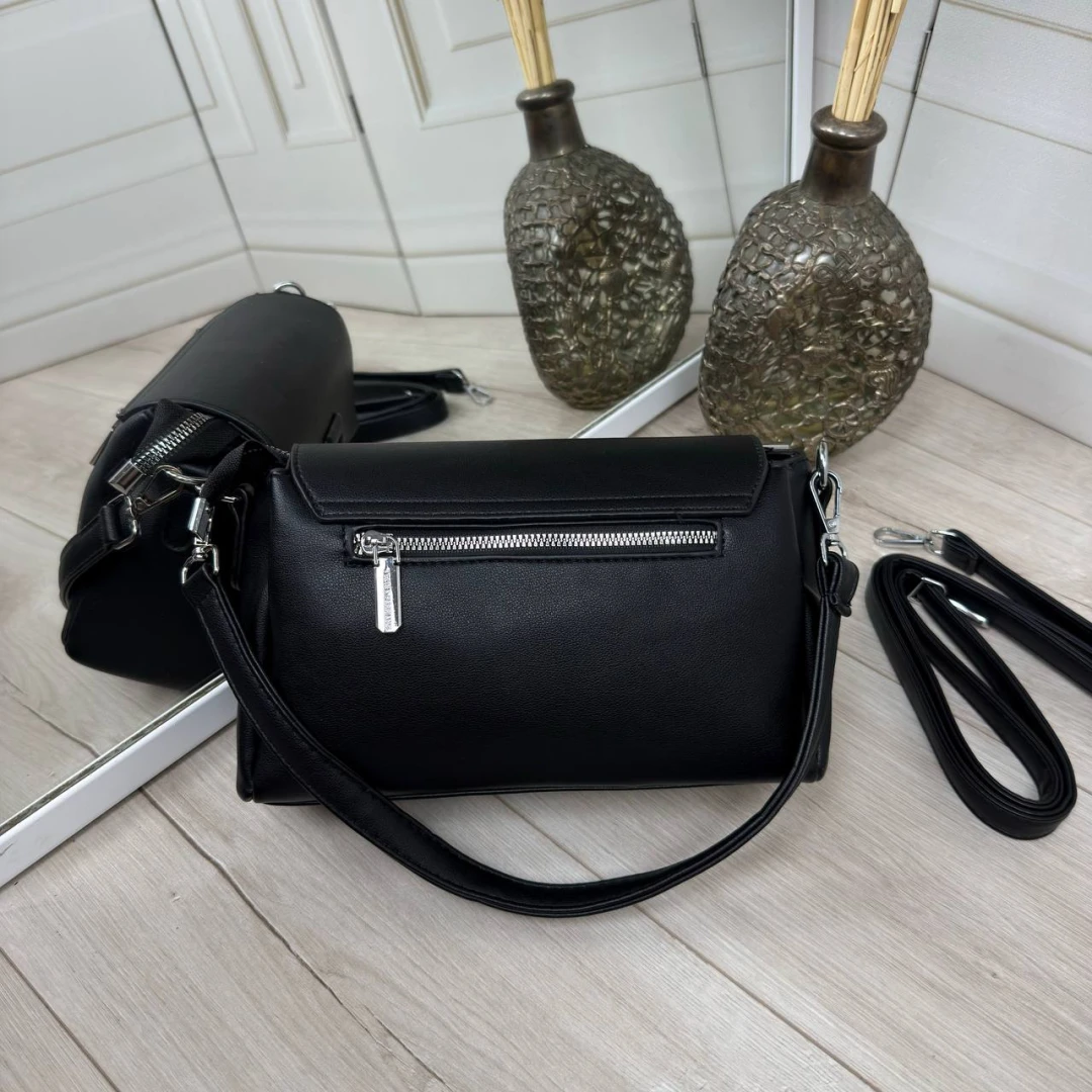 Чорна жіноча сумка через плече з екошкіри на три відділення