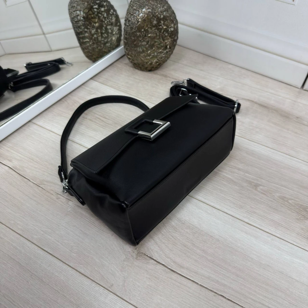 Чорна жіноча сумка через плече з екошкіри на три відділення