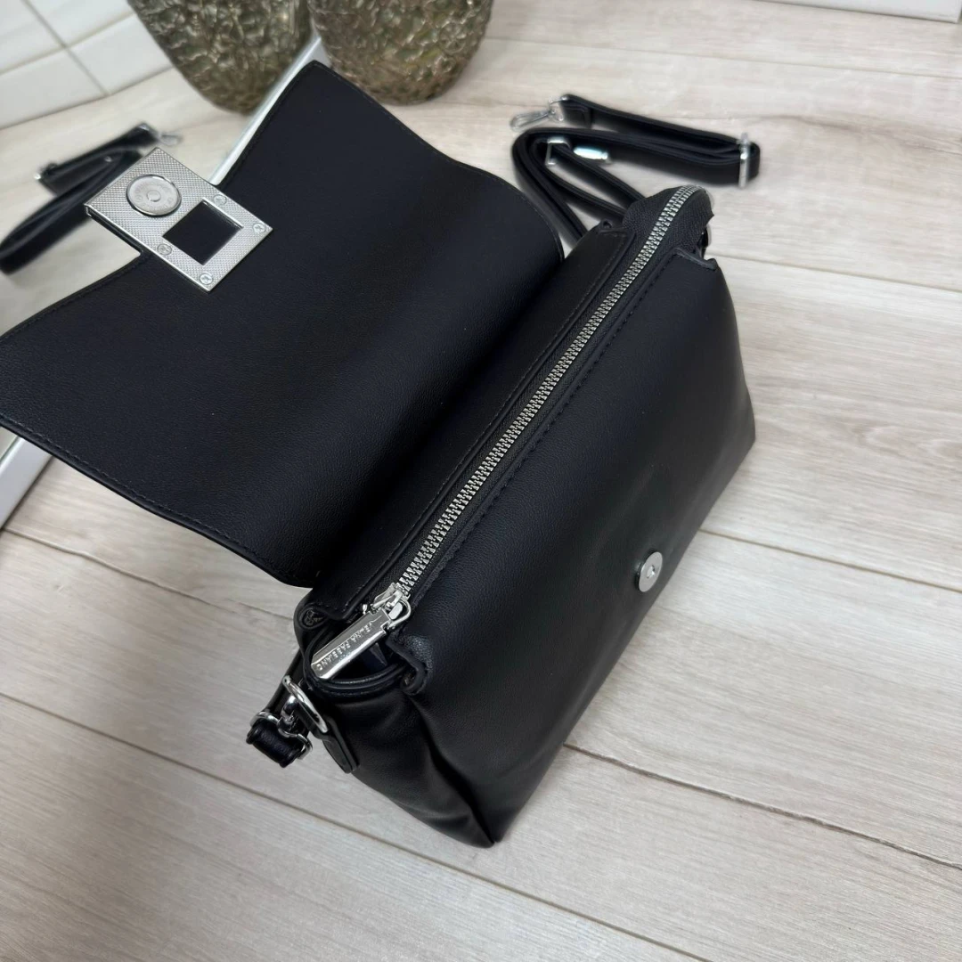 Чорна жіноча сумка через плече з екошкіри на три відділення