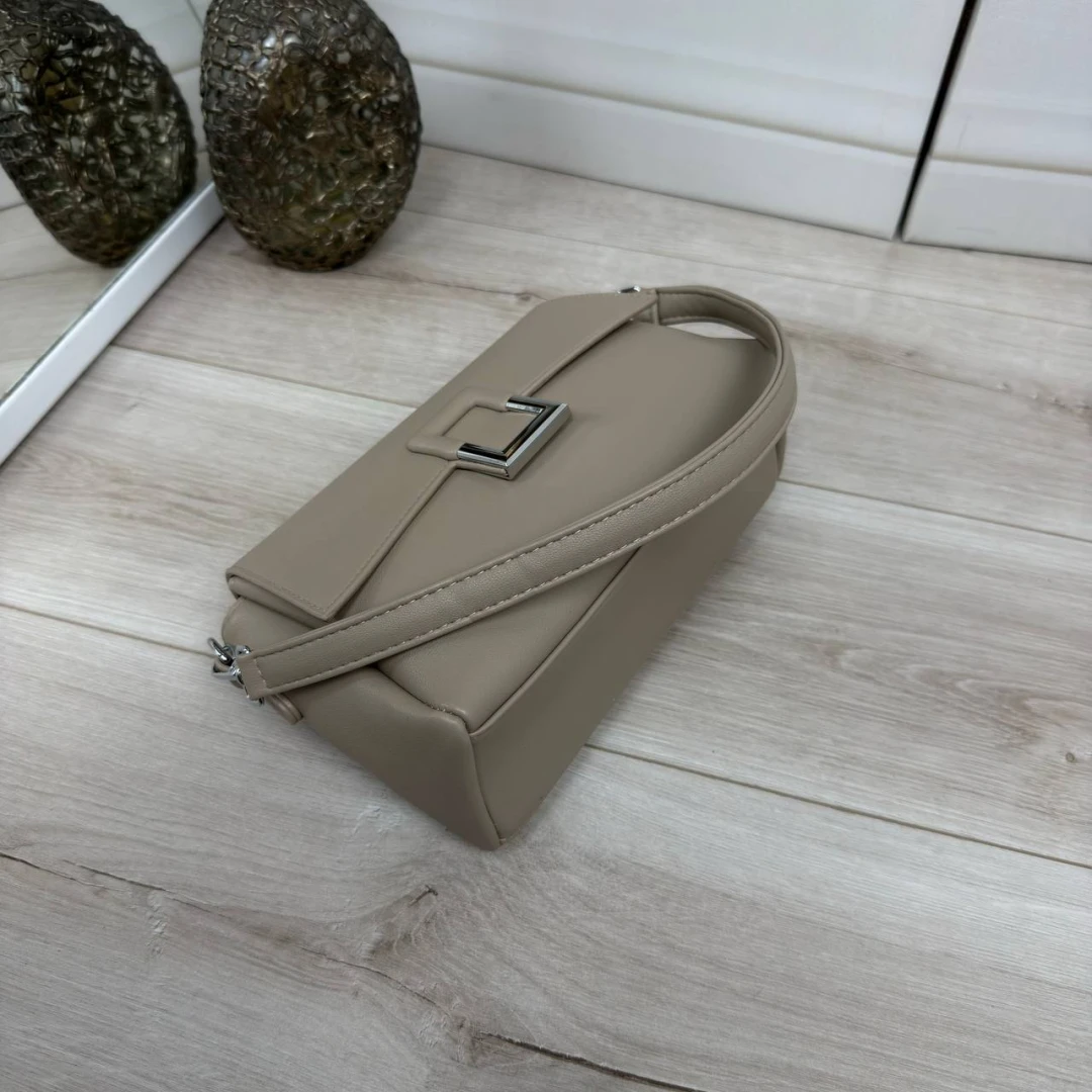 Жіноча сумка через плече кольору темний беж із екошкіри (3 відділення)