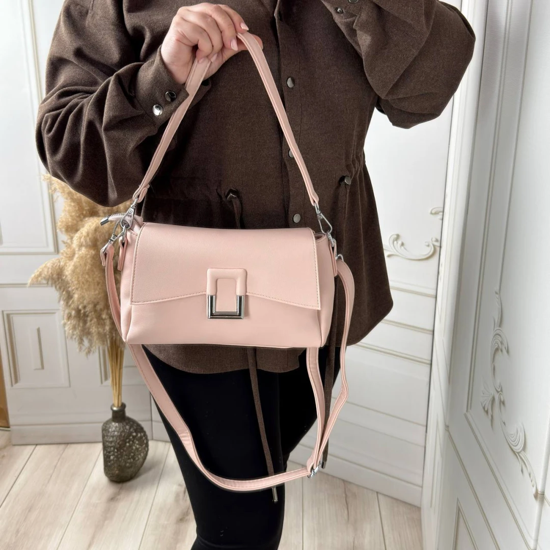 Пудрова жіноча сумка через плече з екошкіри на три відділення