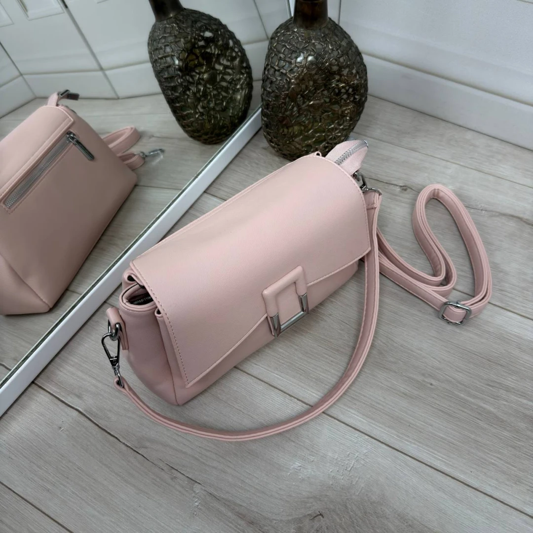 Пудрова жіноча сумка через плече з екошкіри на три відділення