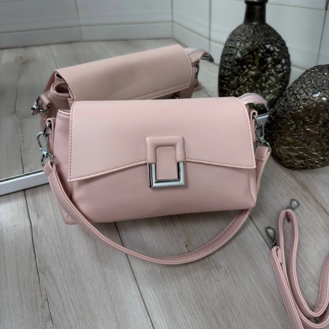 Пудрова жіноча сумка через плече з екошкіри на три відділення