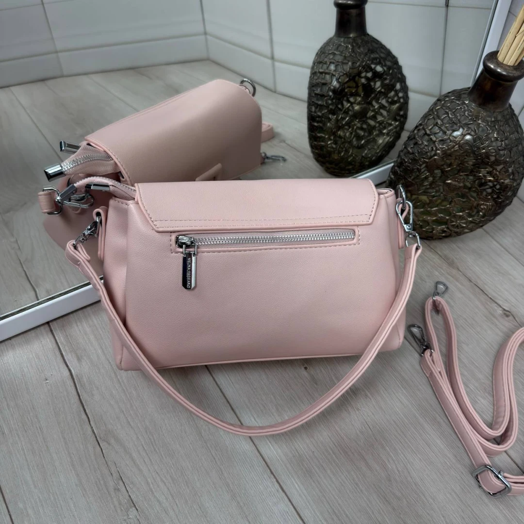 Пудрова жіноча сумка через плече з екошкіри на три відділення