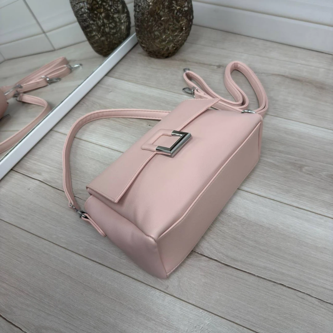 Пудрова жіноча сумка через плече з екошкіри на три відділення