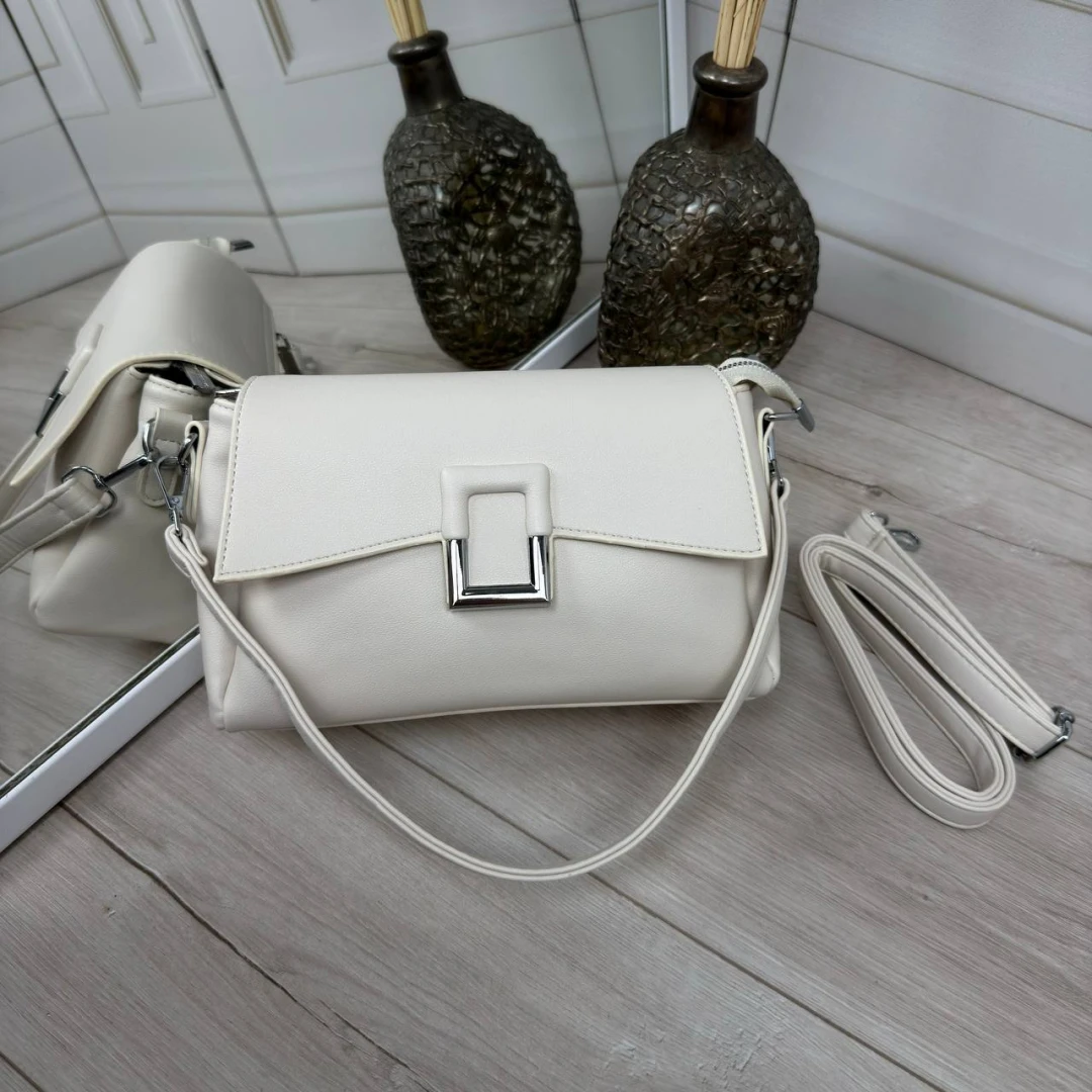 Молочна жіноча сумка через плече з екошкіри на три відділення