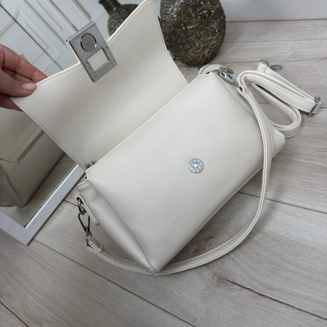 Молочна жіноча сумка через плече з екошкіри на три відділення