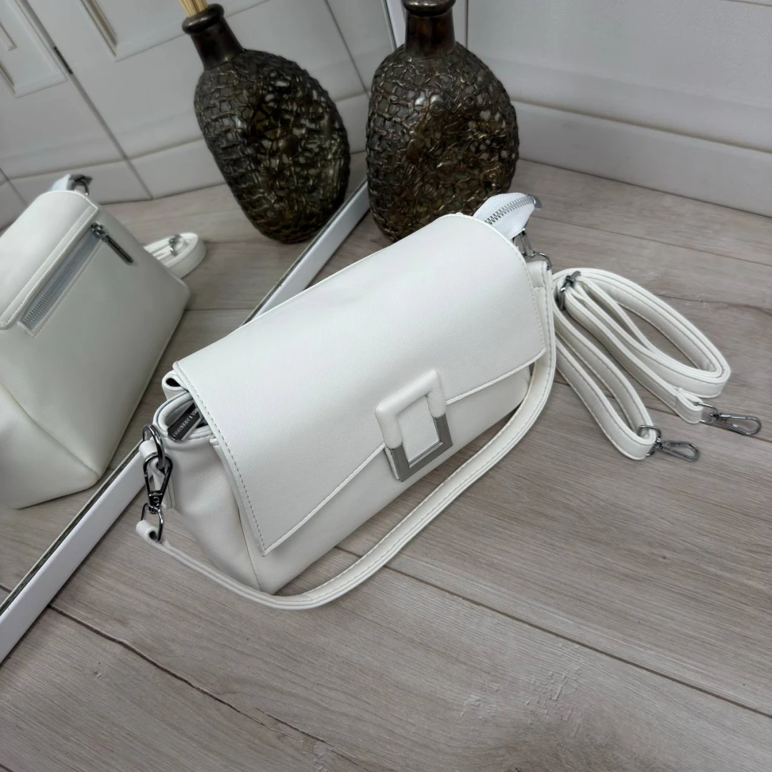 Біла жіноча сумка через плече з екошкіри на три відділення