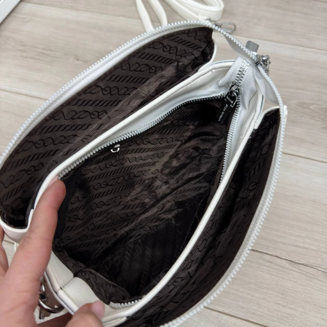 Біла жіноча сумка через плече з екошкіри на три відділення