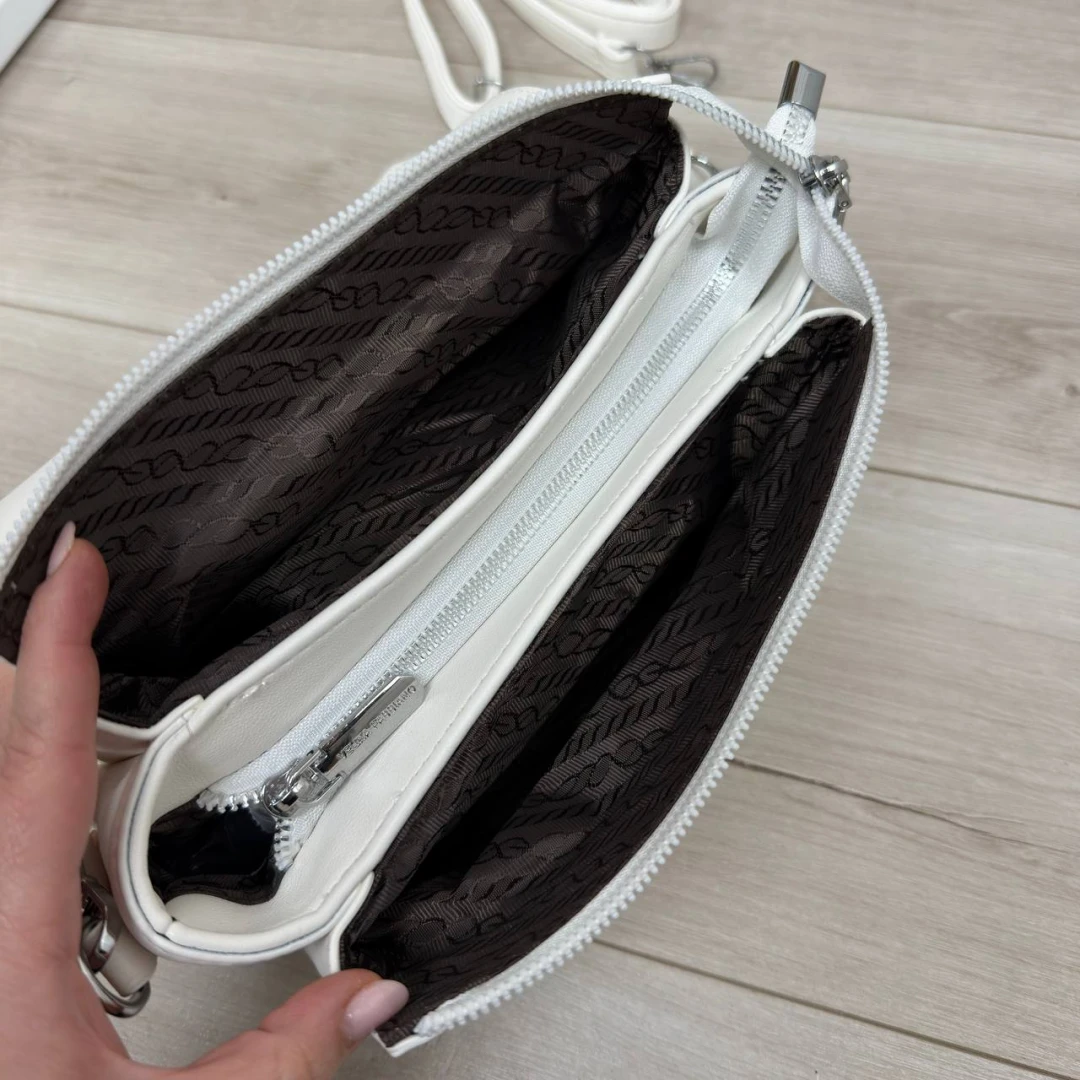 Біла жіноча сумка через плече з екошкіри на три відділення