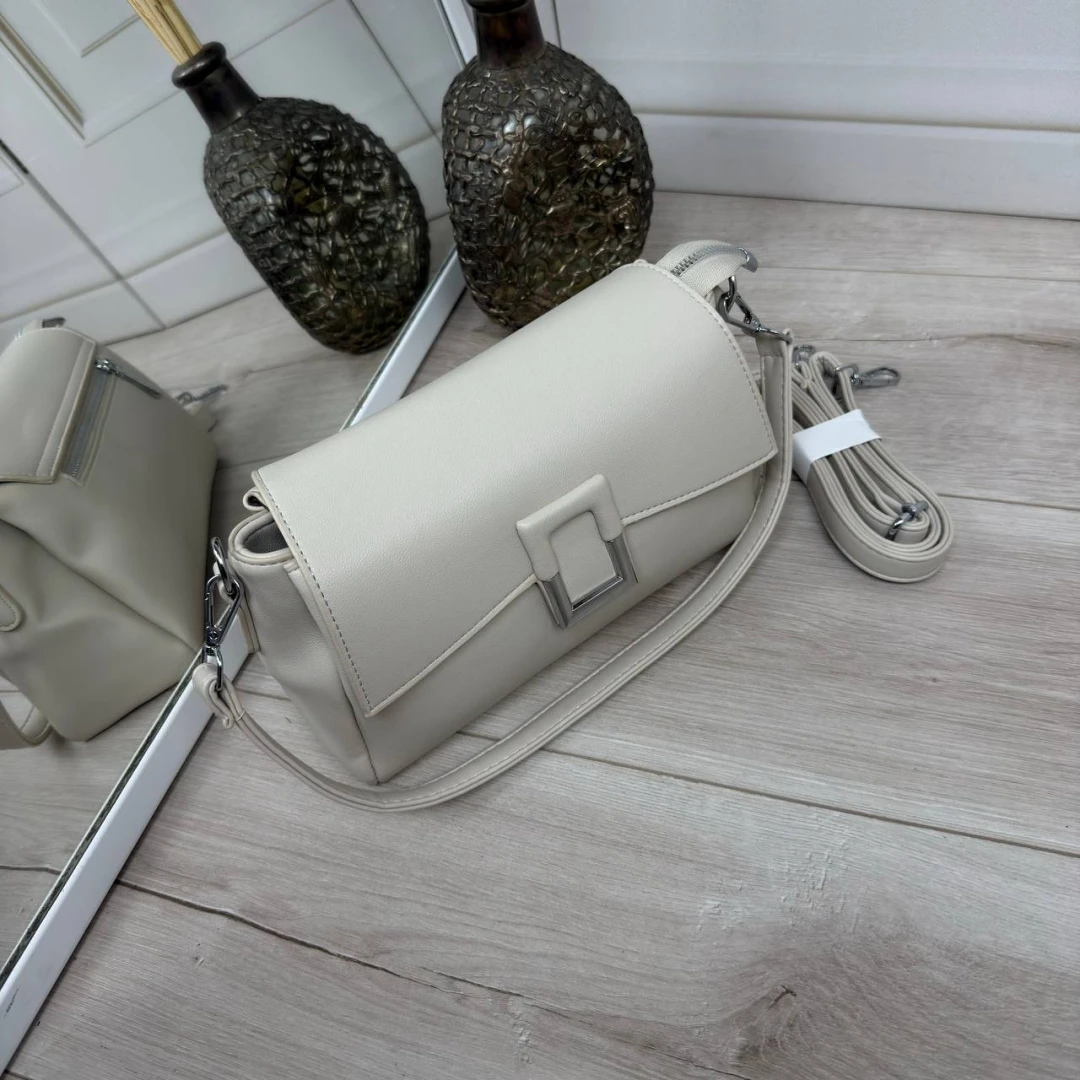 Сіро-бежева жіноча сумка через плече з екошкіри на три відділення