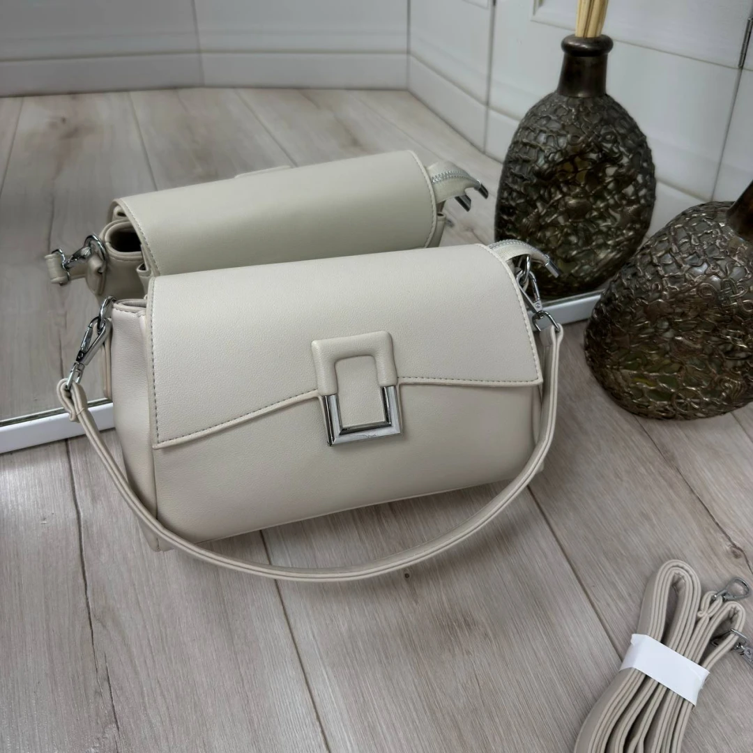 Сіро-бежева жіноча сумка через плече з екошкіри на три відділення