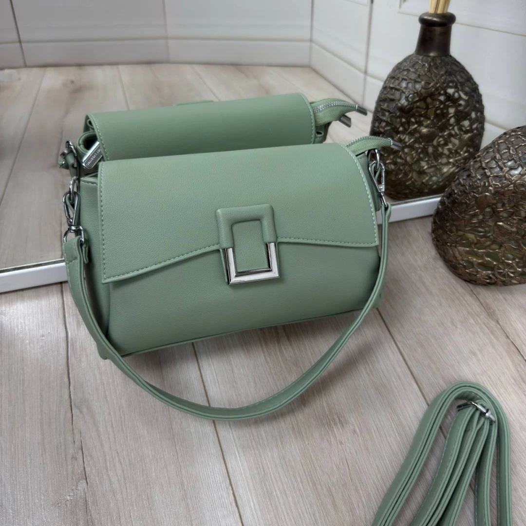 Фісташкова жіноча сумка через плече з екошкіри (три відділення)