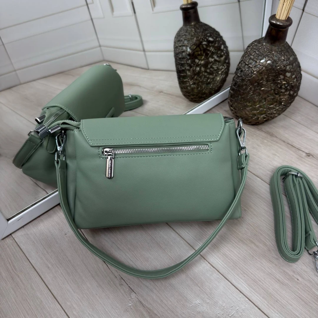 Фісташкова жіноча сумка через плече з екошкіри (три відділення)