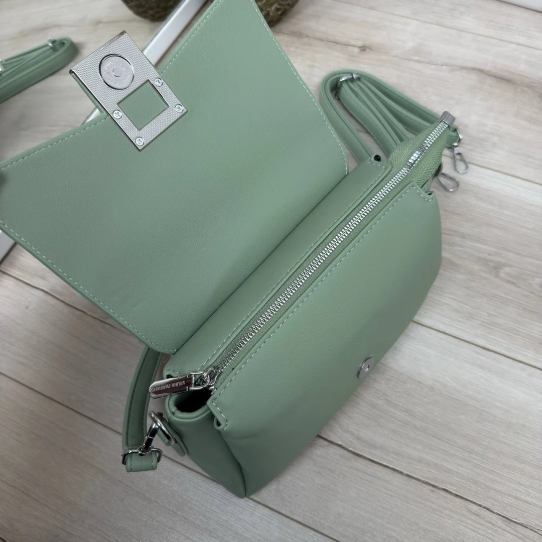 Фісташкова жіноча сумка через плече з екошкіри (три відділення)