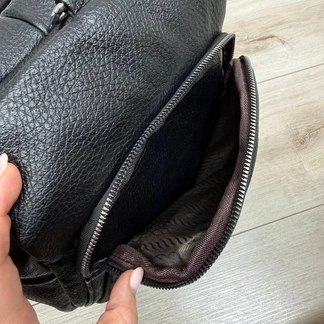 Чорна жіноча сумка-рюкзак із екошкіри трансформер на блискавці