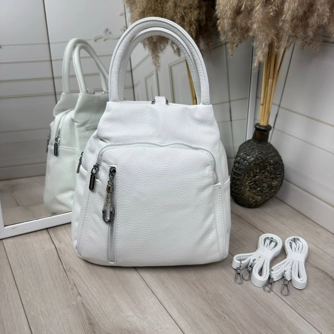 Біла жіноча сумка-рюкзак із екошкіри компактна та містка