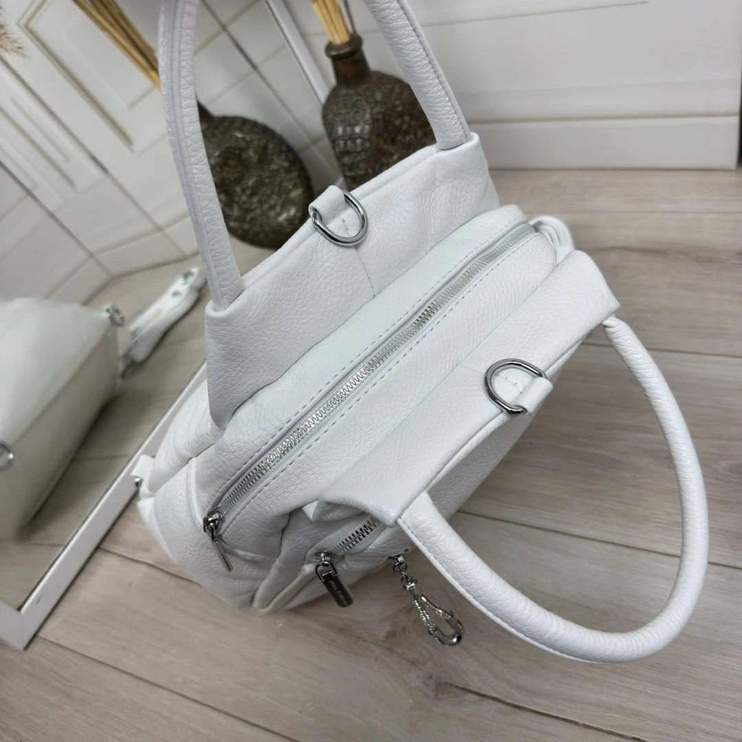 Біла жіноча сумка-рюкзак із екошкіри компактна та містка