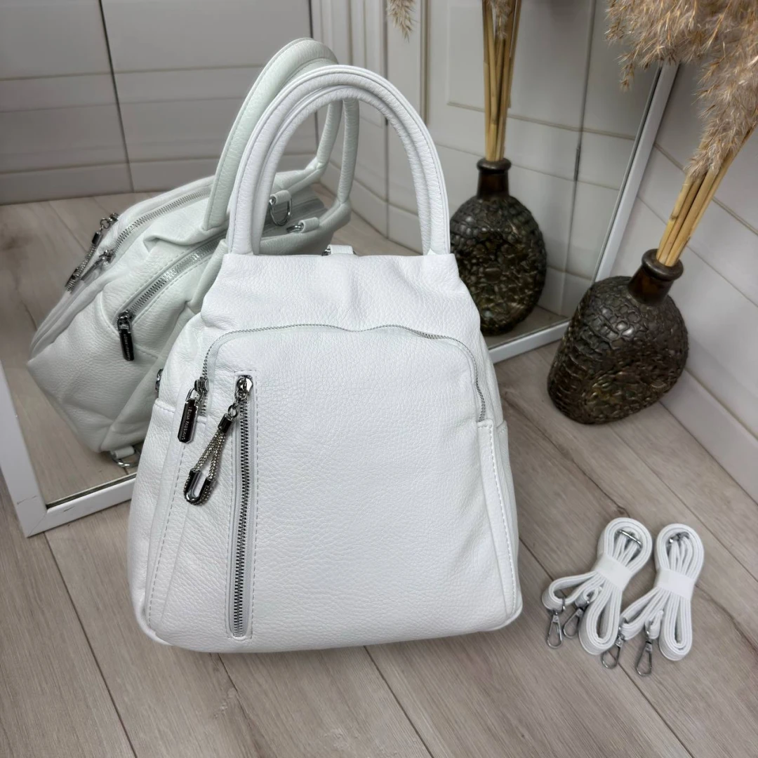 Біла жіноча сумка-рюкзак із екошкіри компактна та містка
