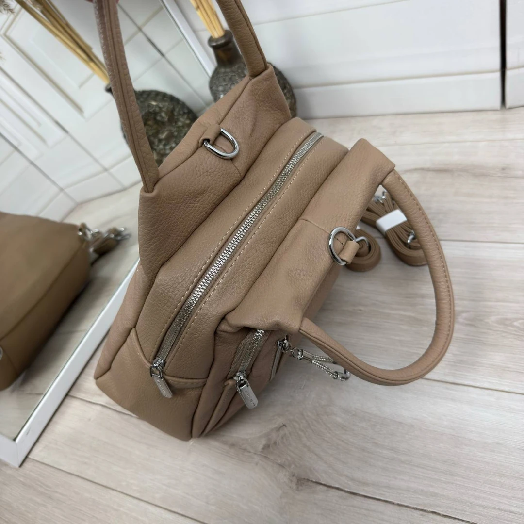 Жіноча сумка-рюкзак кольору темний беж із екошкіри