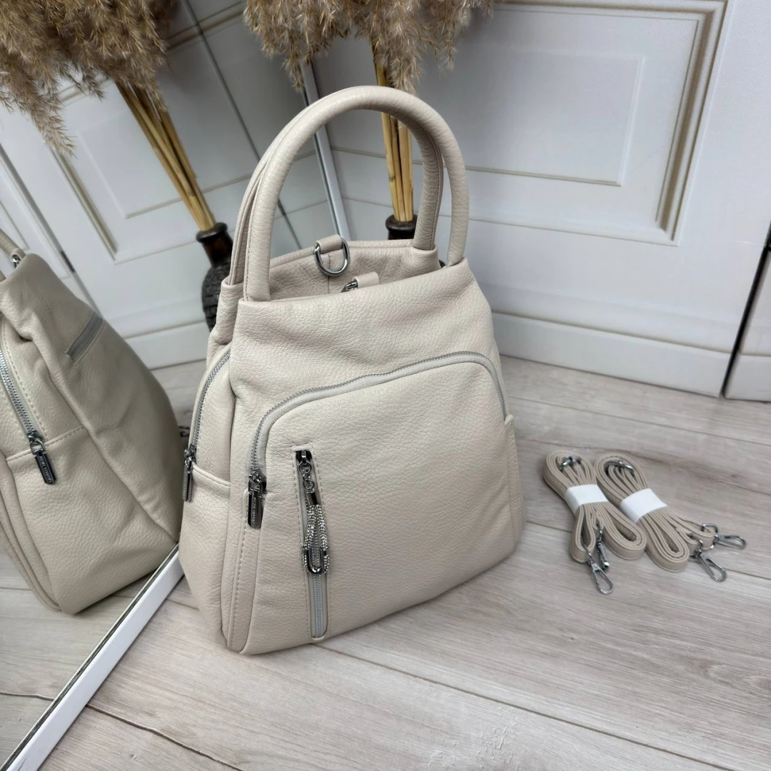 Бежева жіноча сумка-рюкзак із екошкіри з регульованими пасками