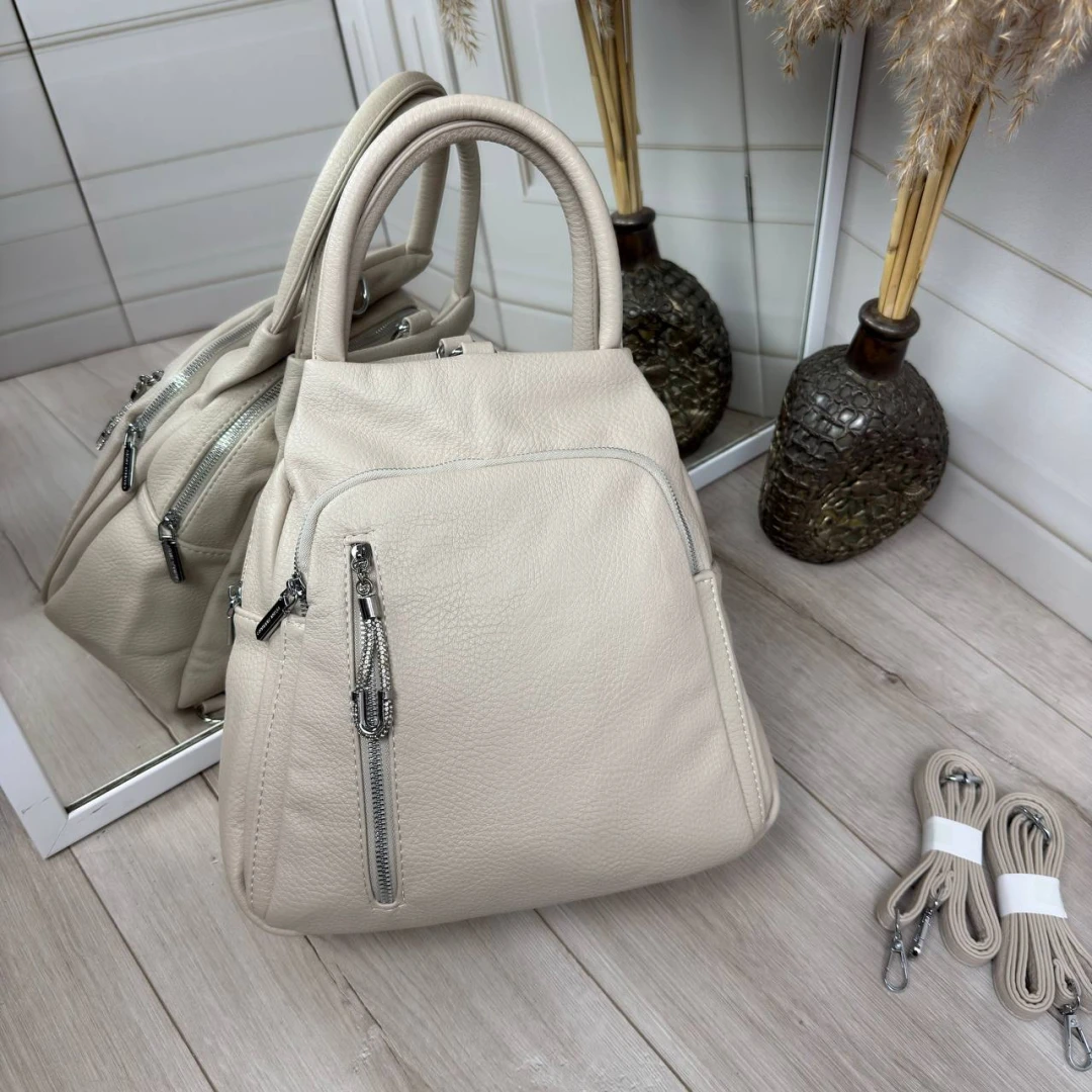 Бежева жіноча сумка-рюкзак із екошкіри з регульованими пасками