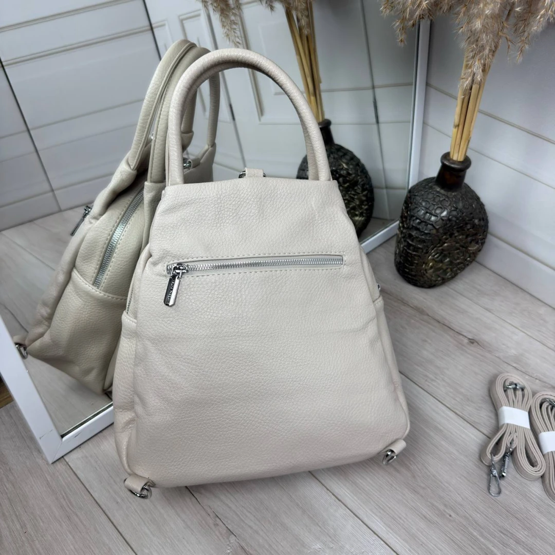 Бежева жіноча сумка-рюкзак із екошкіри з регульованими пасками