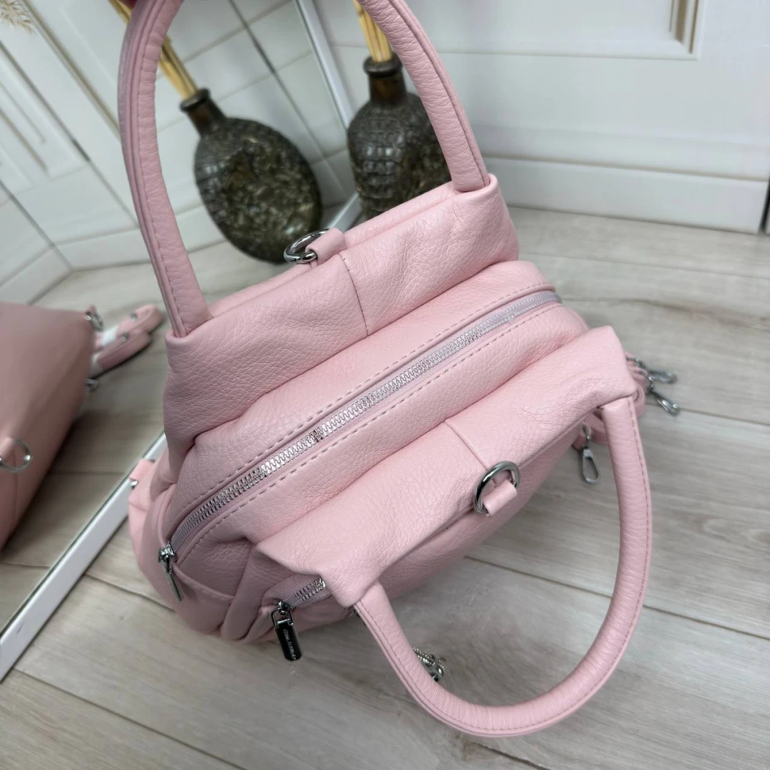 Пудрова жіноча сумка-рюкзак із екошкіри ніжного дизайну
