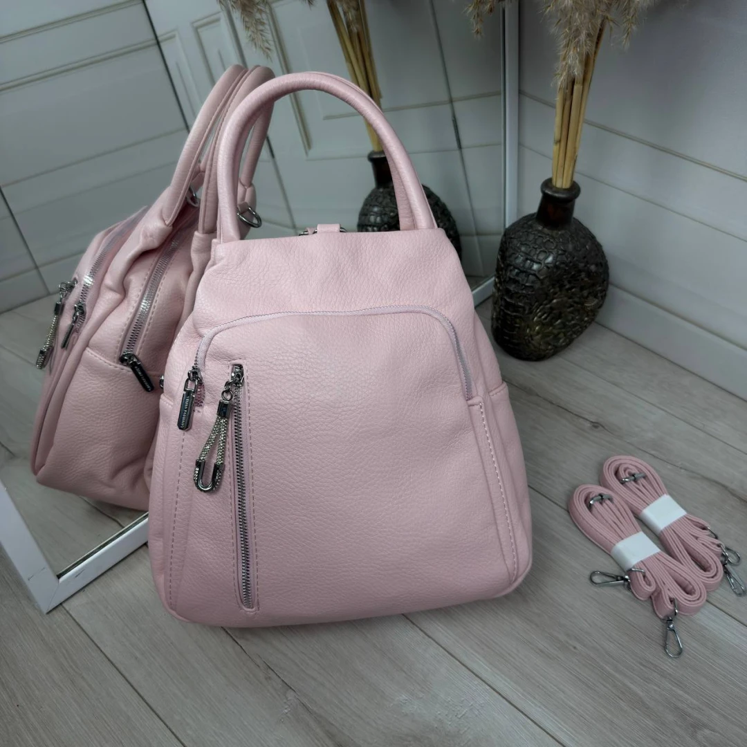 Пудрова жіноча сумка-рюкзак із екошкіри ніжного дизайну