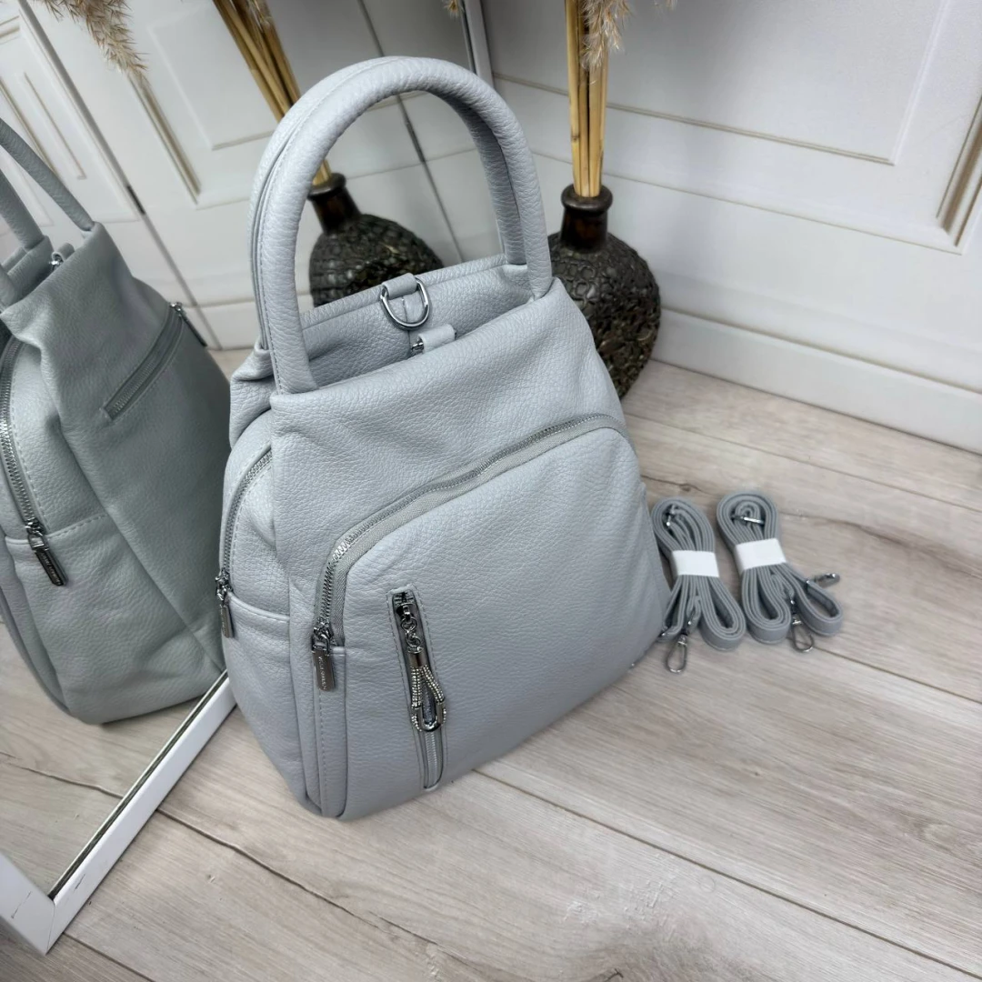 Сіра жіноча сумка-рюкзак із екошкіри з кишенями на блискавці