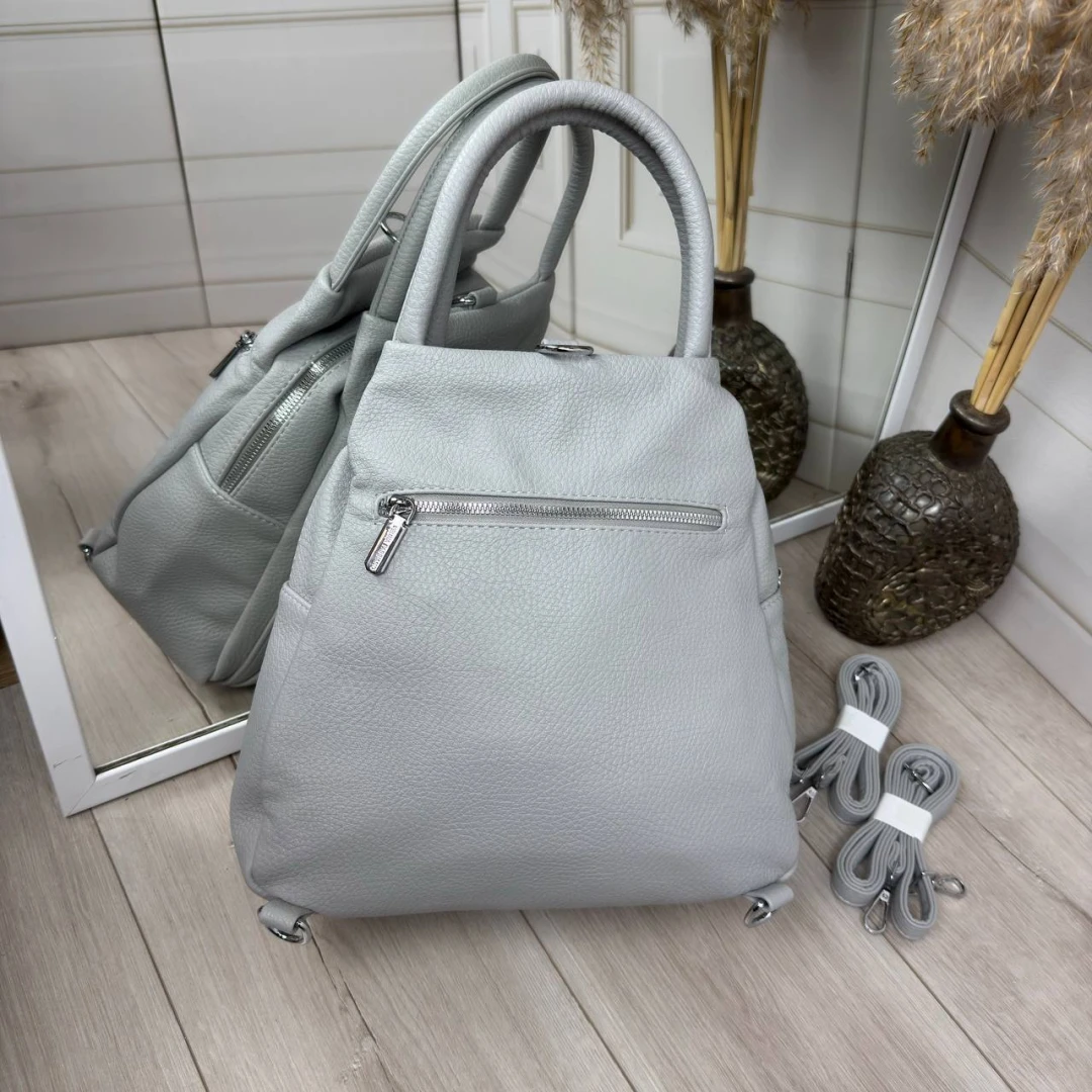 Сіра жіноча сумка-рюкзак із екошкіри з кишенями на блискавці