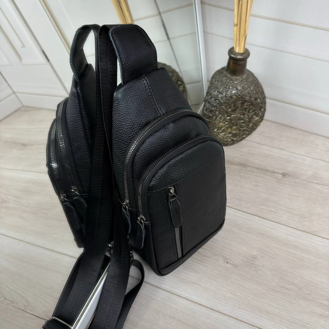 Чоловіча сумка-слінг із натуральної шкіри чорного кольору