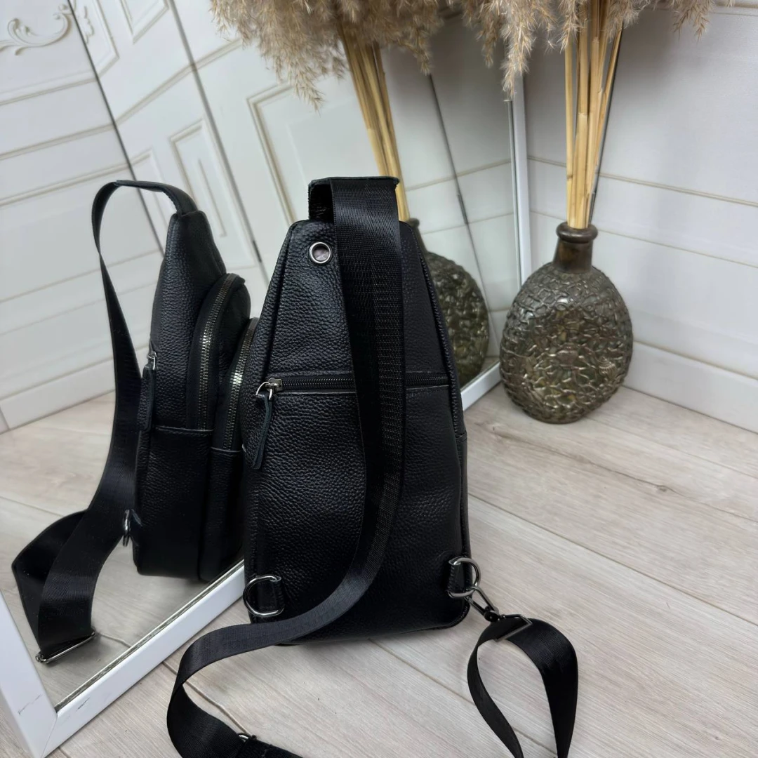 Чоловіча сумка-слінг із натуральної шкіри чорного кольору