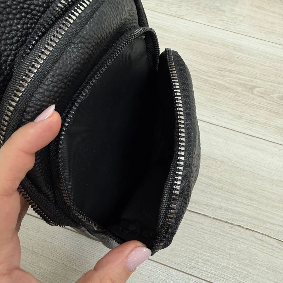 Чоловіча сумка-слінг із натуральної шкіри чорного кольору