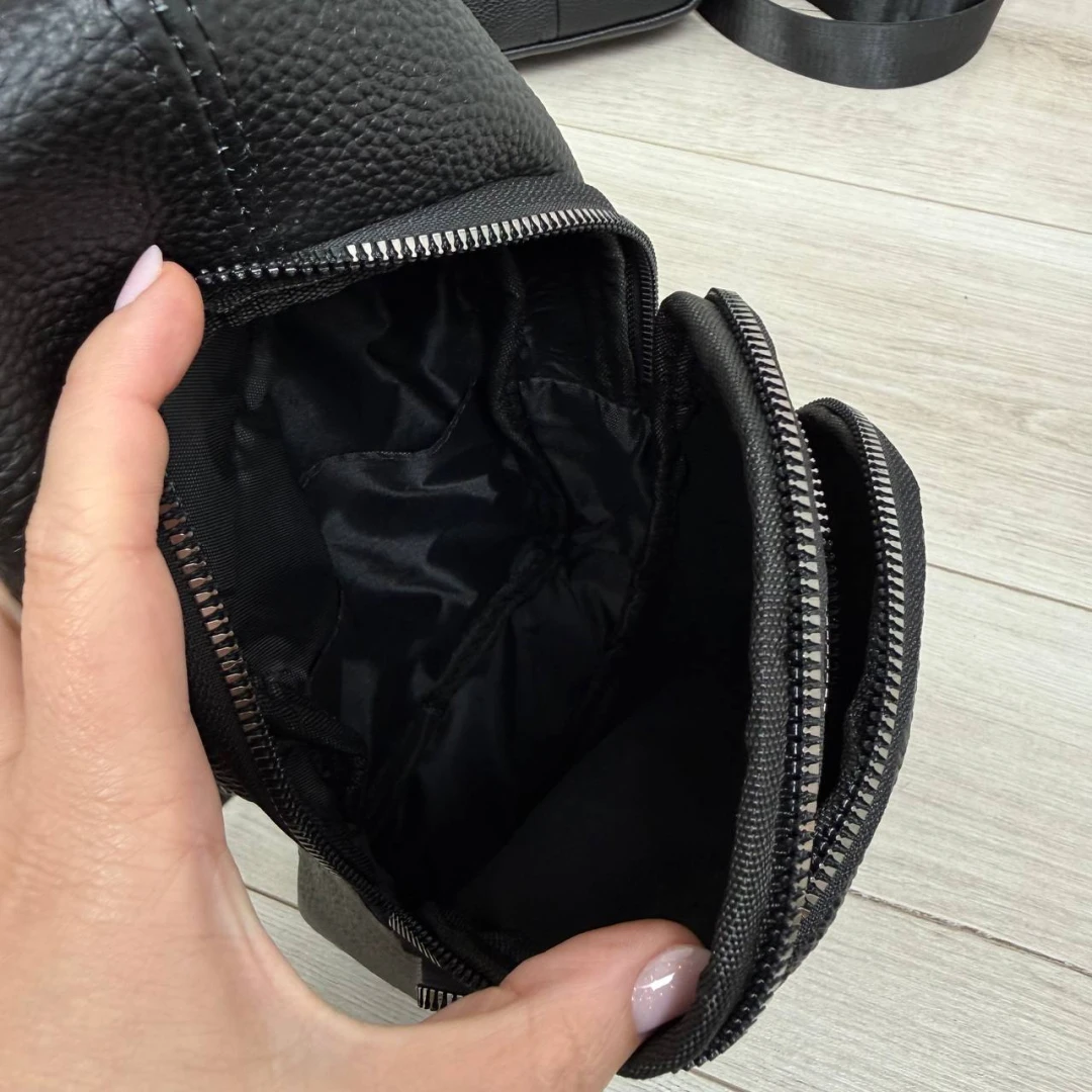 Чоловіча сумка-слінг із натуральної шкіри чорного кольору