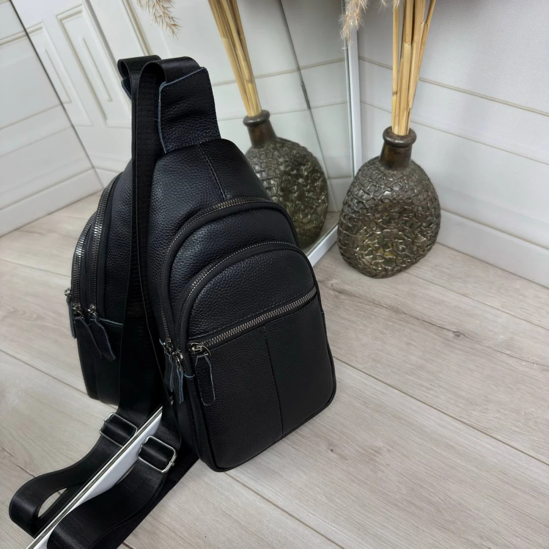 Чоловіча нагрудна сумка-слінг чорна з натуральної шкіри