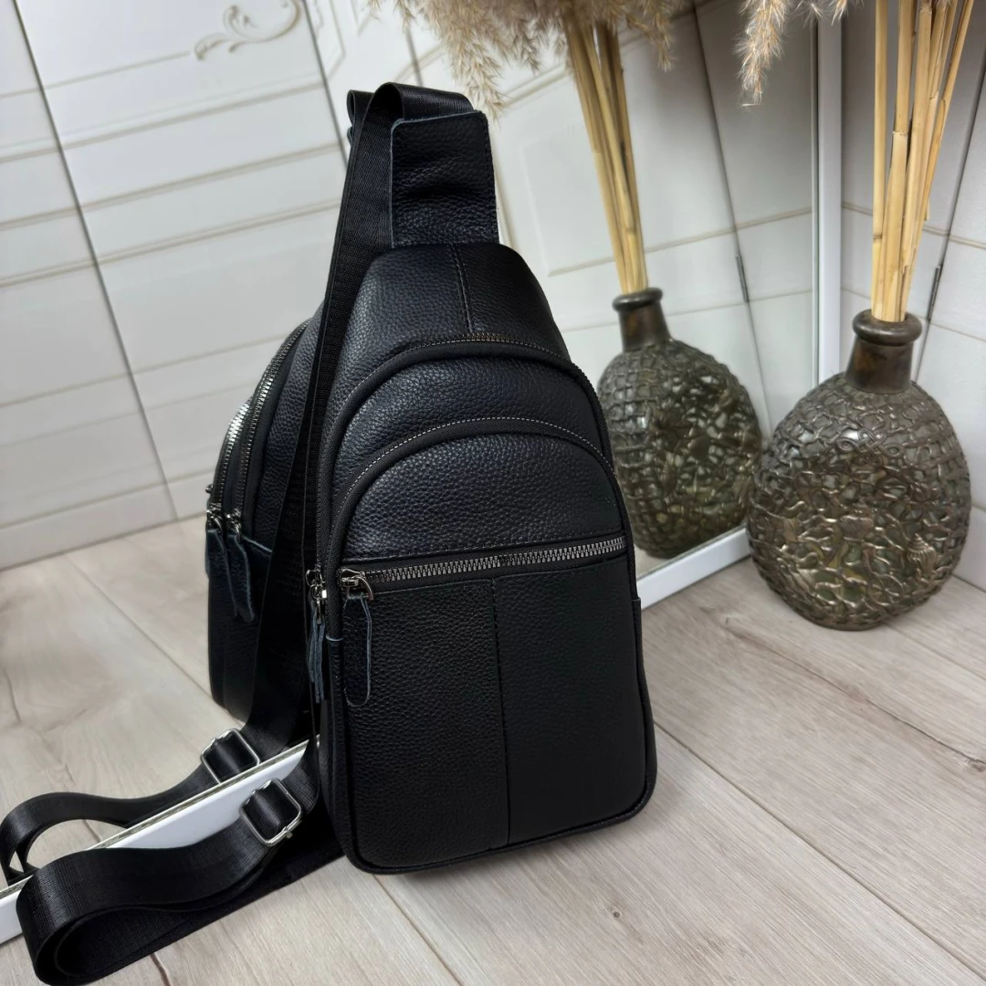 Чоловіча нагрудна сумка-слінг чорна з натуральної шкіри