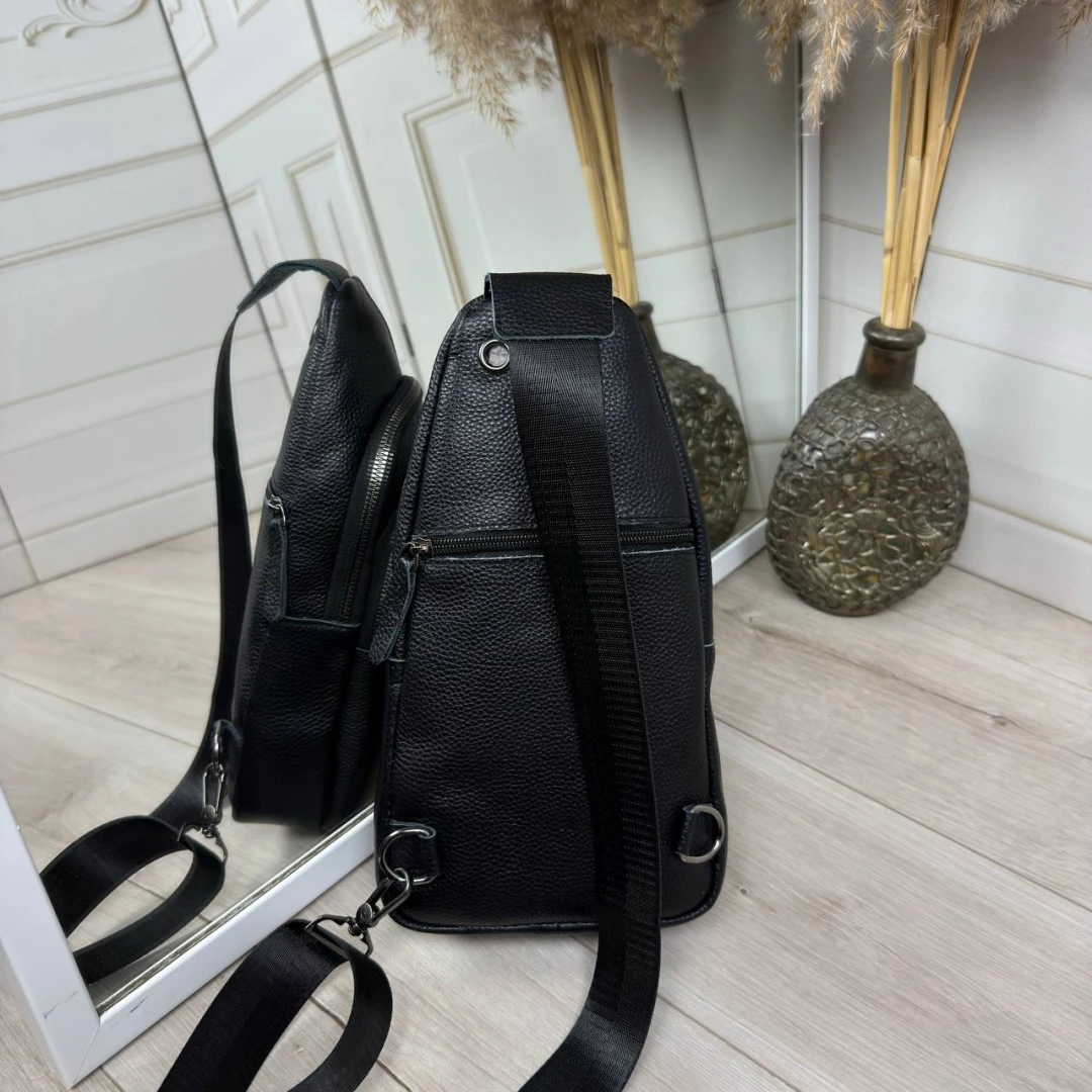 Чоловіча нагрудна сумка-слінг чорна з натуральної шкіри