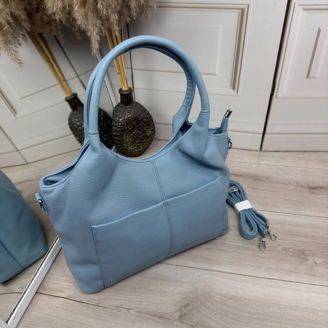 Блакитна жіноча сумка мішок А4 із м'якої екошкіри з довгим ременем