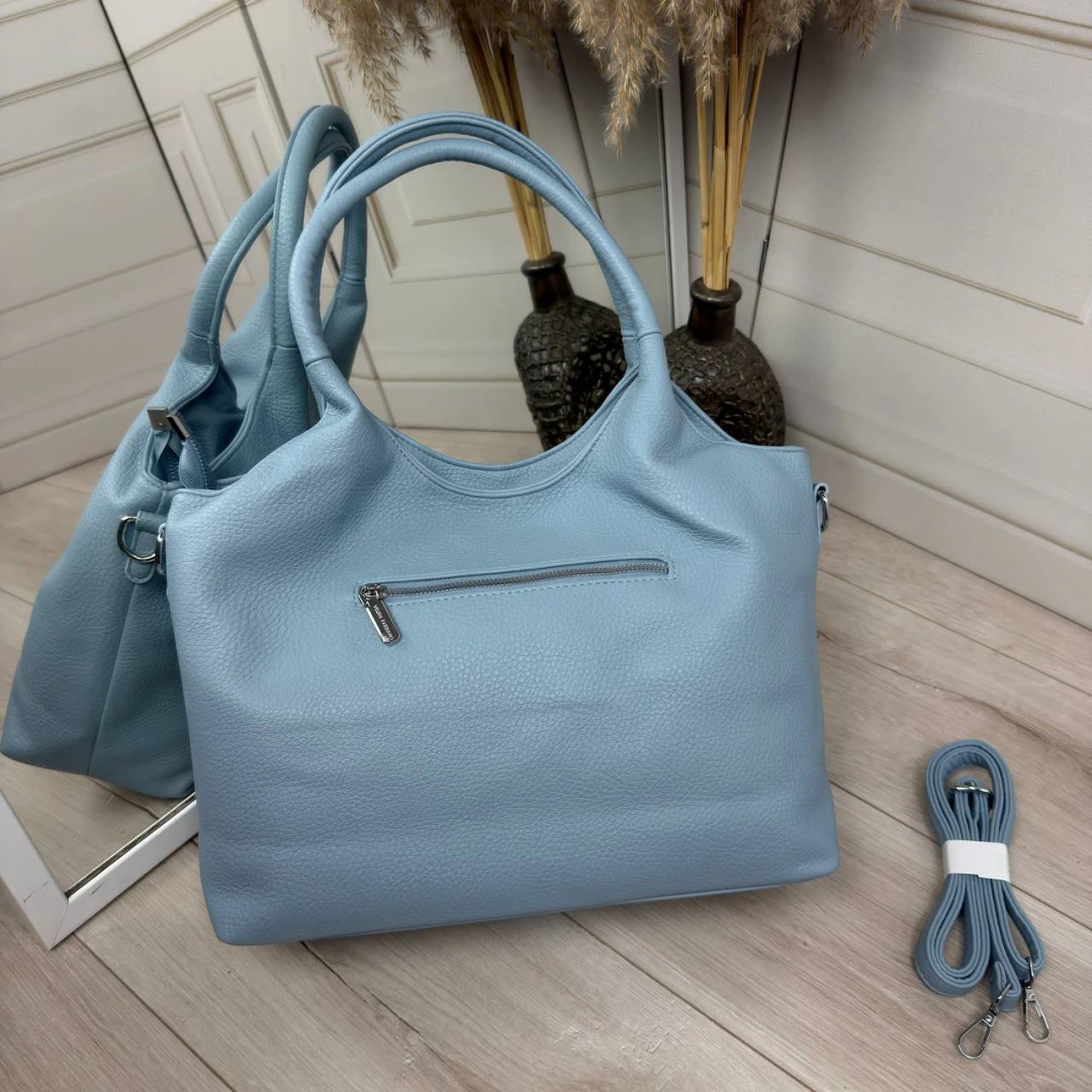 Блакитна жіноча сумка мішок А4 із м'якої екошкіри з довгим ременем